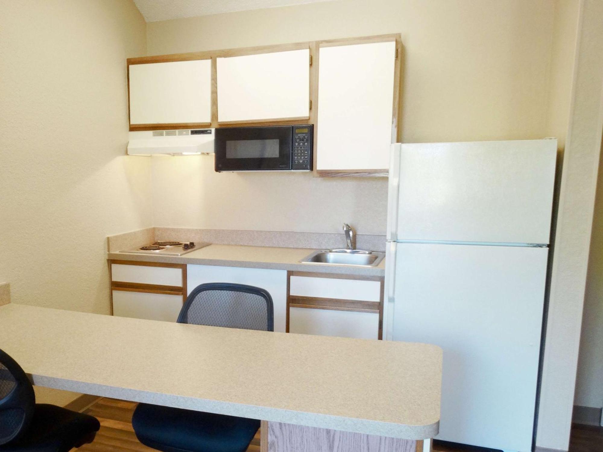 Extended Stay America Select Suites - Providence - Airport Warwick Bagian luar foto