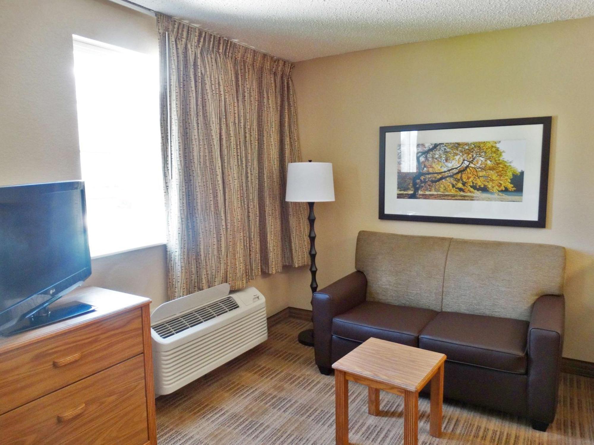 Extended Stay America Select Suites - Providence - Airport Warwick Bagian luar foto