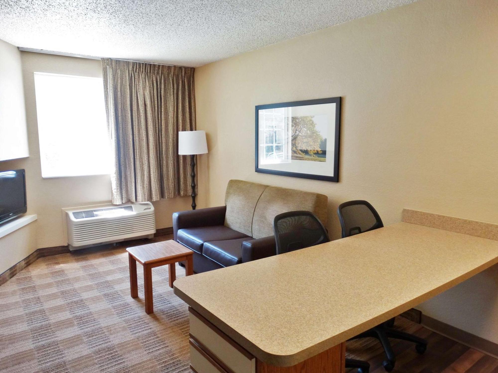 Extended Stay America Select Suites - Providence - Airport Warwick Bagian luar foto