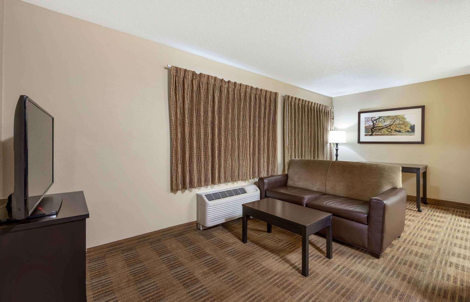 Extended Stay America Select Suites - Providence - Airport Warwick Bagian luar foto