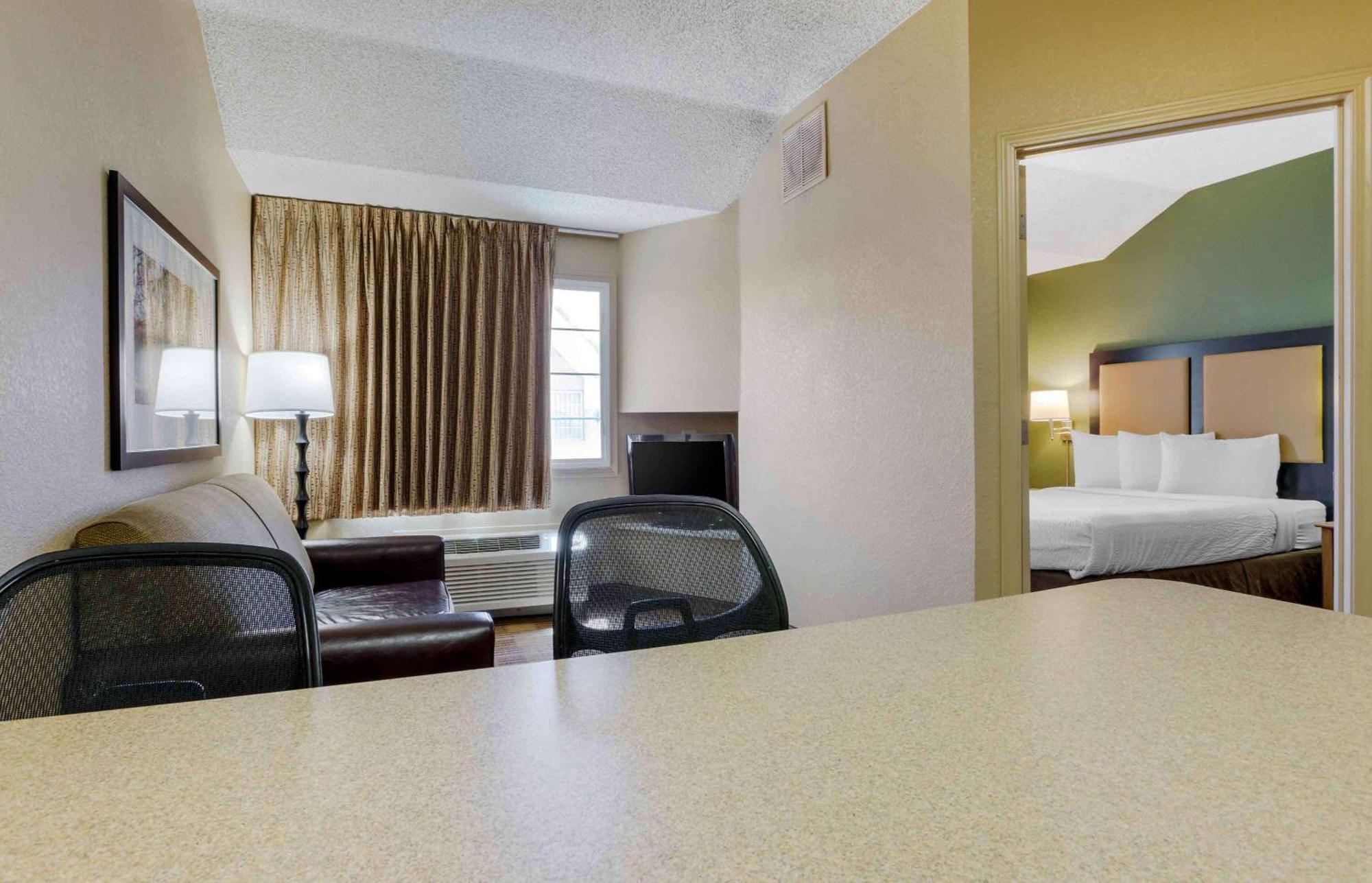 Extended Stay America Select Suites - Providence - Airport Warwick Bagian luar foto