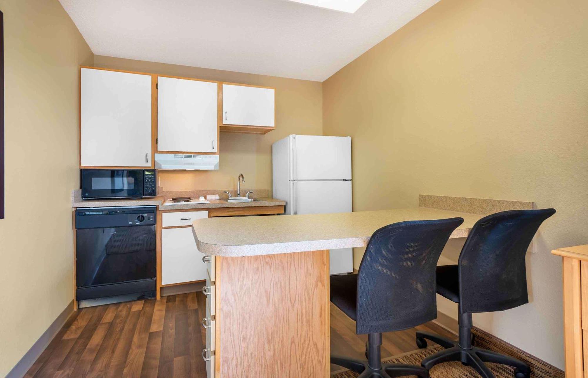 Extended Stay America Select Suites - Providence - Airport Warwick Bagian luar foto