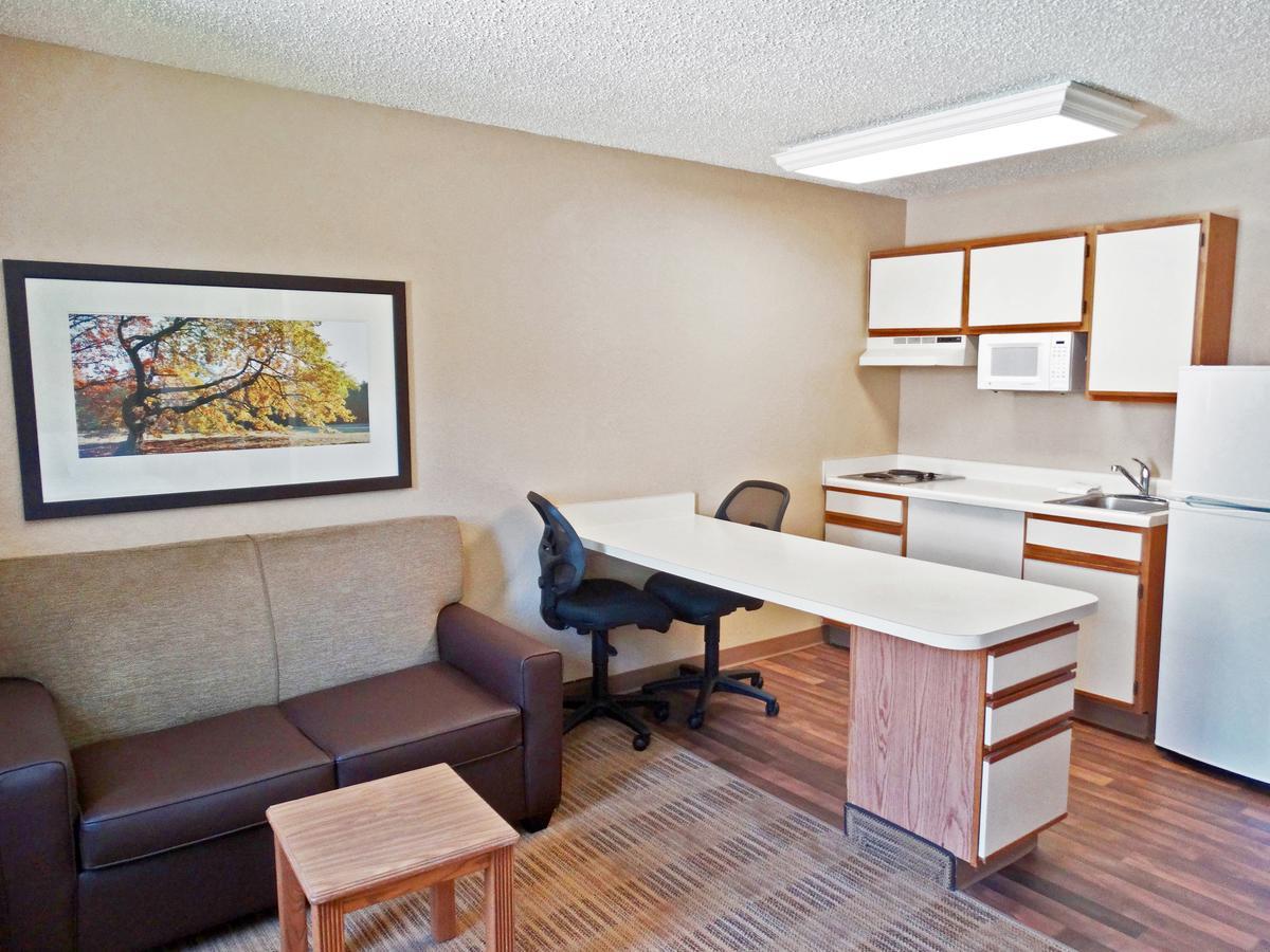 Extended Stay America Select Suites - Providence - Airport Warwick Bagian luar foto